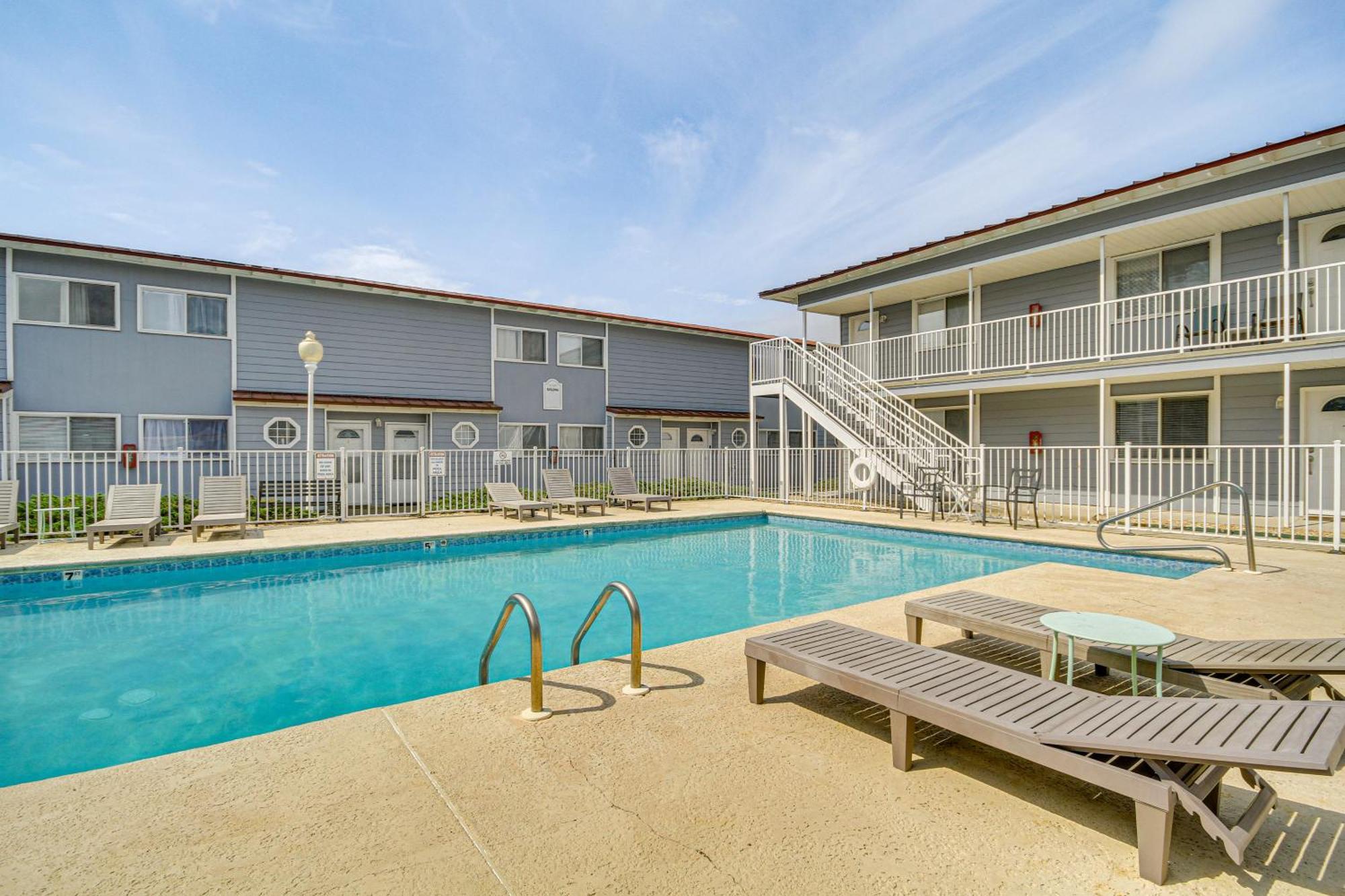 Airy Biloxi Condo With Patio Walk To Beach! Buitenkant foto