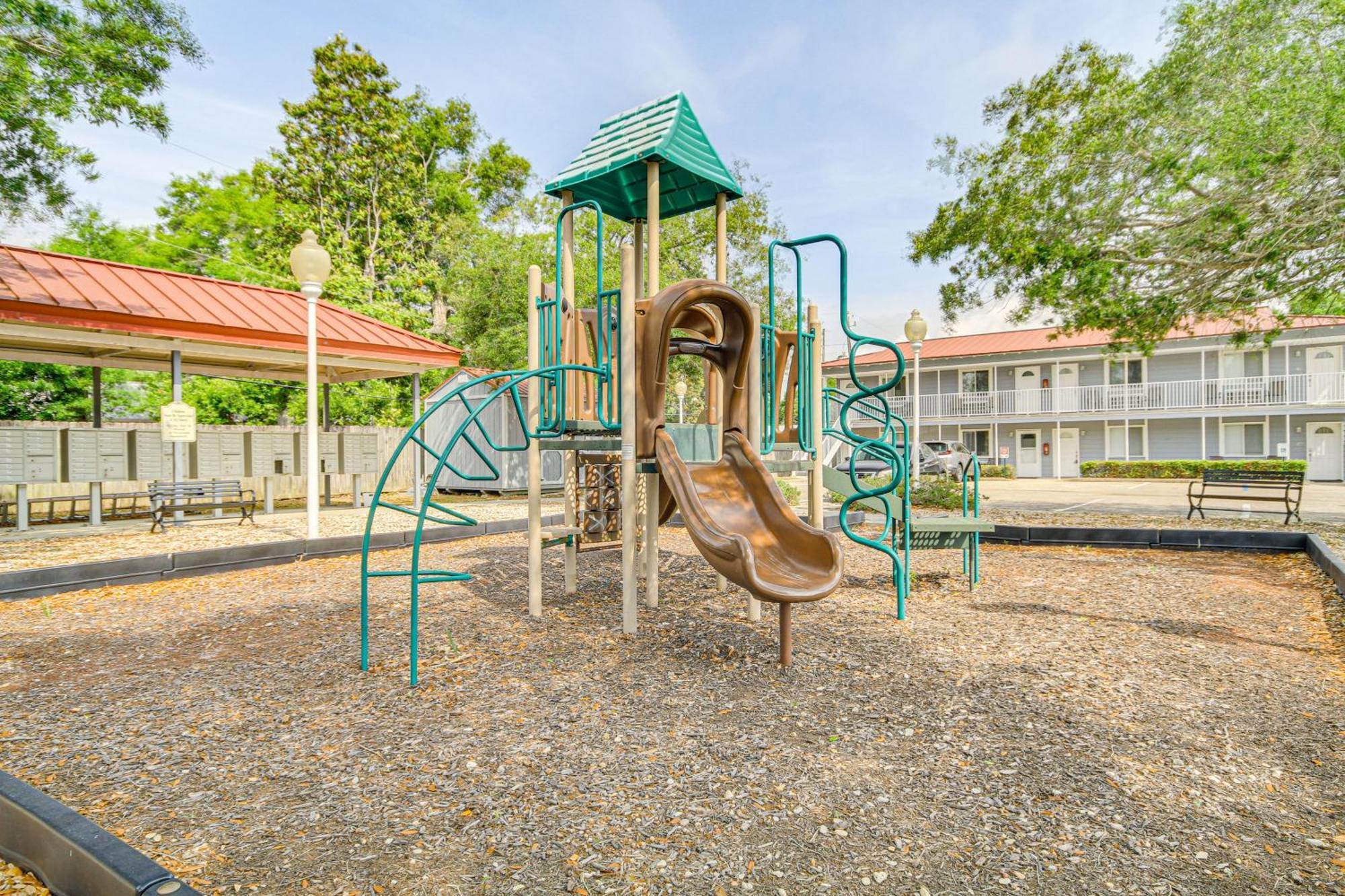 Airy Biloxi Condo With Patio Walk To Beach! Buitenkant foto