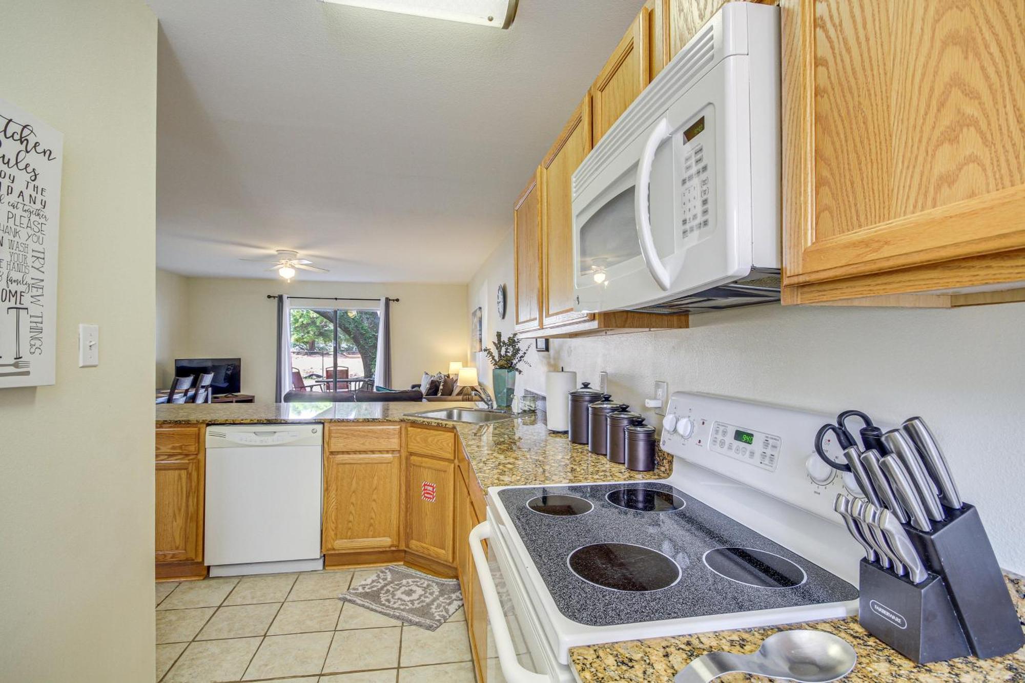 Airy Biloxi Condo With Patio Walk To Beach! Buitenkant foto