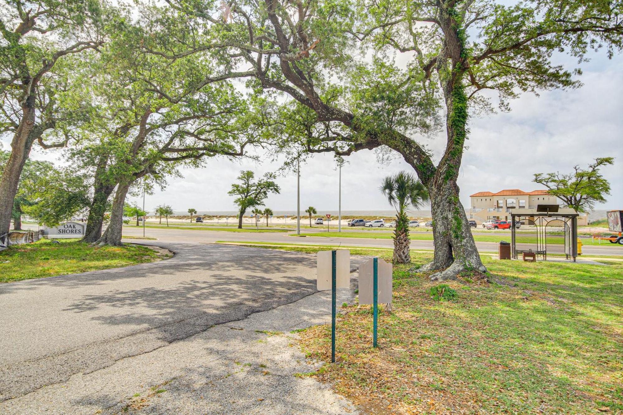 Airy Biloxi Condo With Patio Walk To Beach! Buitenkant foto